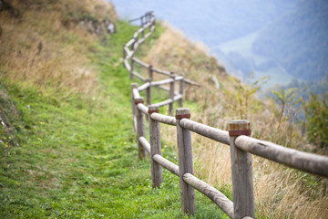 Fototapeta na wymiar Italian landscape, hills and wooden handrails.