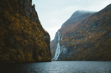Fototapeta na wymiar The fjord of Geiranger