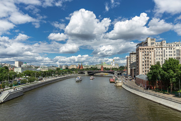 Fototapeta na wymiar Panoramic top view of the Moscow river and the Kremlin