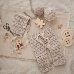 Obraz na płótnie Canvas Crochet baby pants and hat on the table 