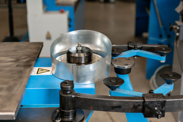 production rolling tool, electric machine. the production of ventilation and gutters. Tool and bending equipment for sheet metal. manufacture or a demonstration stand in the store