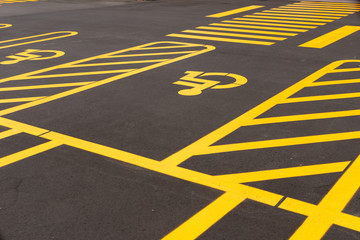 道路標示　身障者スペース