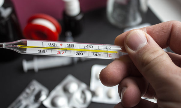 a termometr with high temperature in a hand