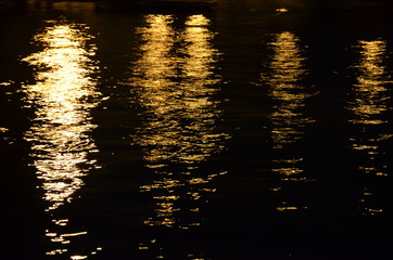 Lichtspiegelung am Meer