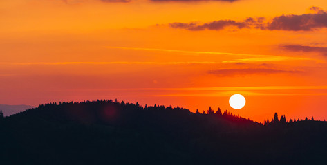 Obraz premium Sunset over forest mountains, Carpathians. Ukraine.