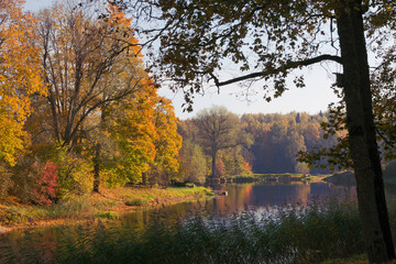 Fototapeta na wymiar The calming autumn landscape