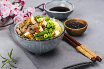 Asian noodle with beef, vegetables