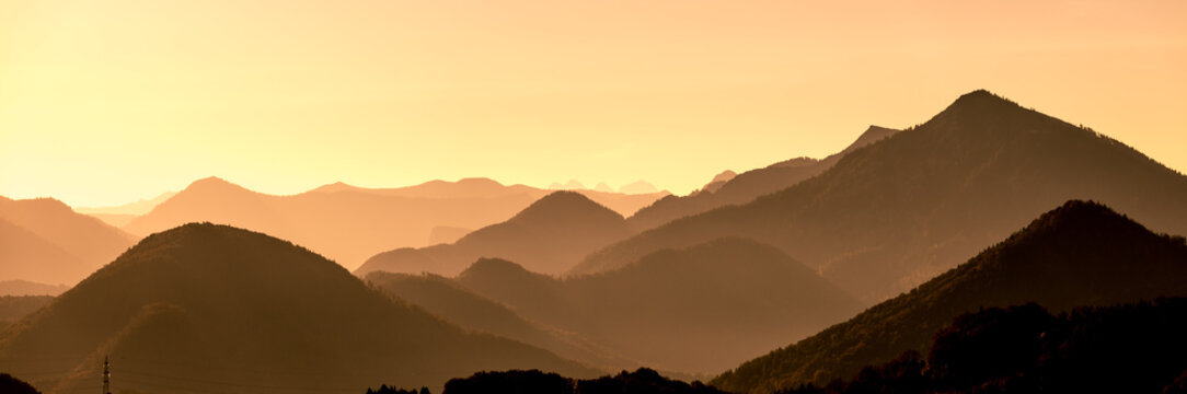 Fototapeta Bergsilhouette in den Alpen, Panorama