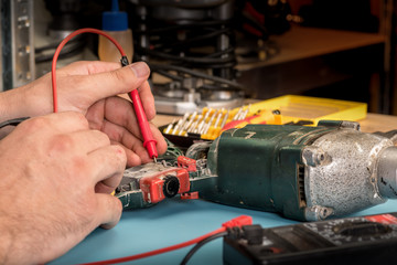 repair of power tools in the service center