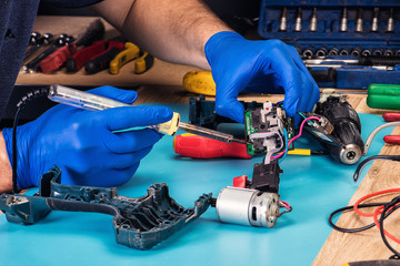 repair of power tools in the service center