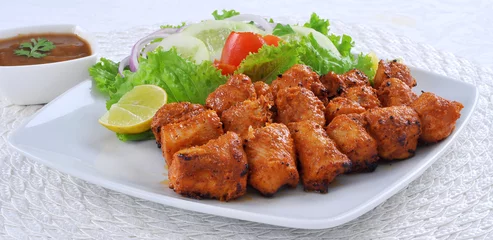 Fototapeten Chicken Boti Kebab, Delicious spicy and marinated boneless chicken meat cooked on charcoal flame. © Jehangir Hanafi