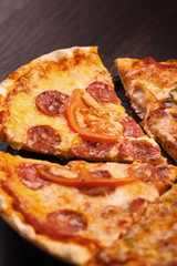 Obraz na płótnie Canvas pizza with ham and cheese