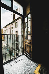 Stara klatka schodowa w Łodzi / Old tenement hallway in Lodz, Poland © Emilia