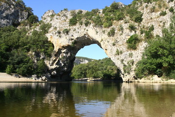 Fototapeta na wymiar le Pont d'Arc en Ardèche