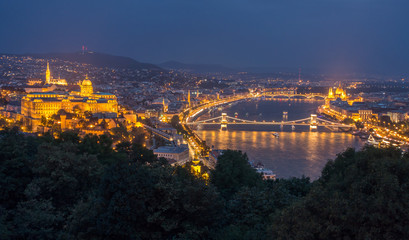 Fototapeta na wymiar evening at the Danube river in Budapest, Hungary.