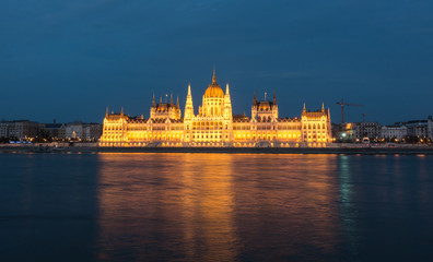 Obraz na płótnie Canvas Hungarian Parliament Building in the evening at the Danube river in Budapest, Hungary