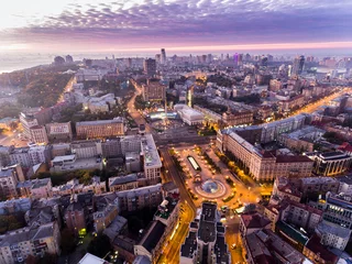 Foto op Aluminium Onafhankelijkheidsplein. Oekraïne. Luchtfoto van het Onafhankelijkheidsmonument. Revolutie van trots. Oranje Revolutie. Stadscentrum. Kiev. © Dmytro Kosmenko