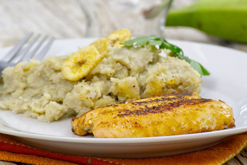 pavé de saumon et purée de bananes