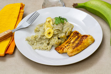 pavé de saumon et purée de bananes