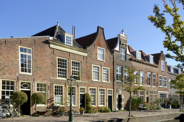 Fototapeta na wymiar Houses on Doelengracht in Leiden