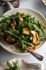 Arugula salad with walnuts and baked apples