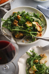 Arugula salad with walnuts and baked apples