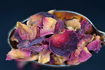 Rose petals for smoking fish and meat