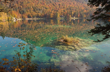 Herbst am Lago di Fusine inferiore (Weissenfelser See) / Friaul / Italien