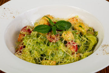 Pasta with salmon and pesto
