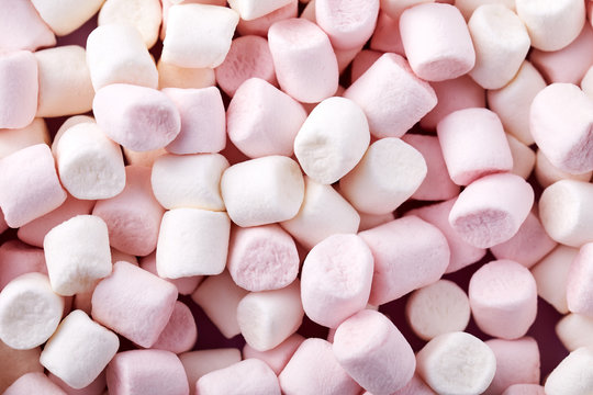 Background of white and pink marshmallows