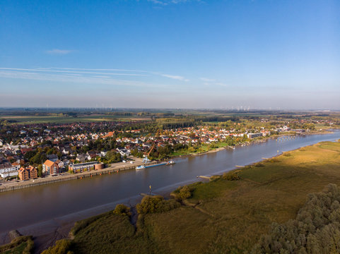 Luftaufnahme vom n&ouml;rdlichen Elsfleth mit Hunte im Vordergrund (Drohne)
