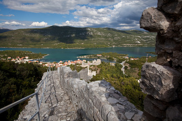 Ston, Blick von der Festungsanlage auf die Stadt - Kroatien