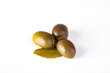 aceitunas con hoja de laurel