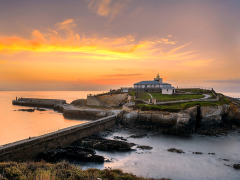 Farol na ilha