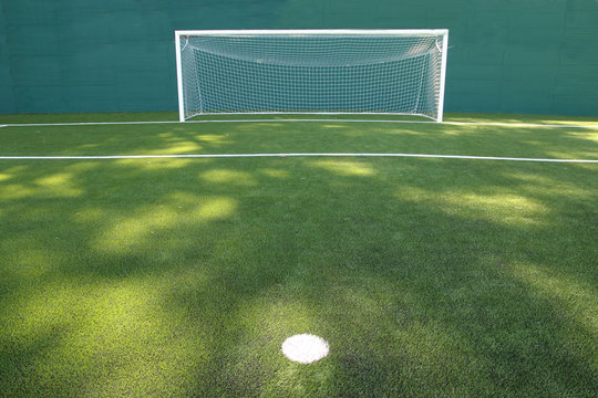 porter&iacute;a en un campo de f&uacute;tbol de c&eacute;sped artificial