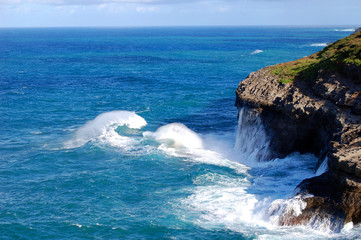Curling Wave Approaches Cliffs