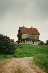 Fototapeta na wymiar Creepy haunted bandoned house in rural Nova Scotia
