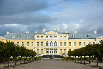 Fototapeta premium Baroque castle with ornamental gardens. Rundale Palace in Latvia.