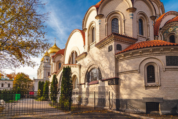 Fototapeta na wymiar Russian church on a background of autumn trees on a sunny day