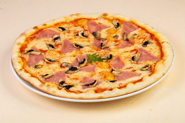 Pizza with ham