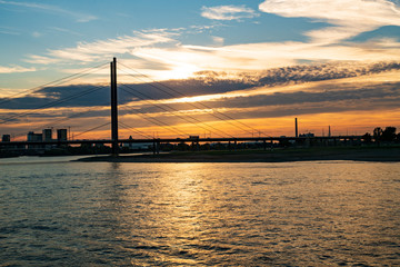 Sonnenuntergang am Rhein