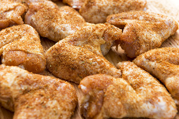 Flavor the chicken wings with spices and aromas