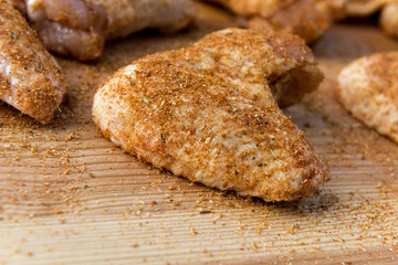 Flavor the chicken wings with spices and aromas