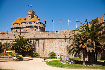 Castle and fortifications of  Saint-Malo - obrazy, fototapety, plakaty