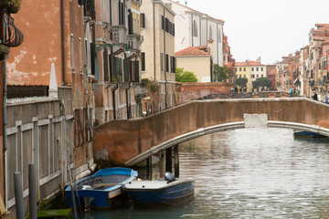 Fototapeta na wymiar Classic bridge in Venice