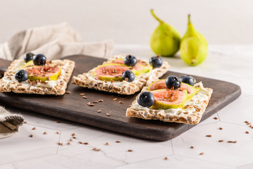 Multigrain crispread appetizer