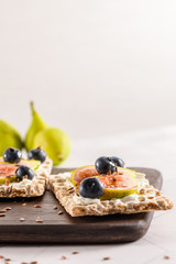 Multigrain crispread appetizer