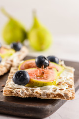 Multigrain crispread appetizer