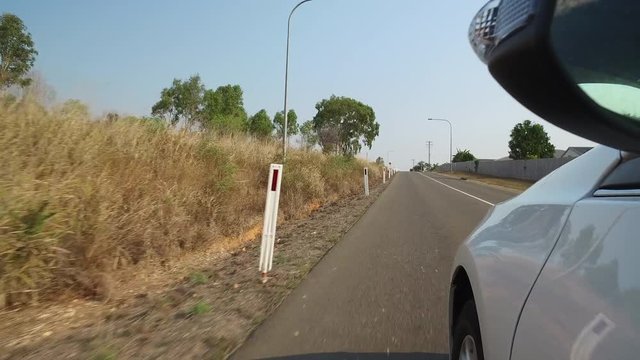 Kurvige Umleitungs-Strecke mit Außenkamera am Fahrzeug