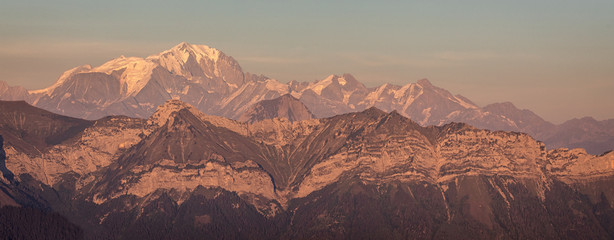 Naklejka premium Sunset over the Mont Blanc mountain range in France. This is the highest peak in Europe. 